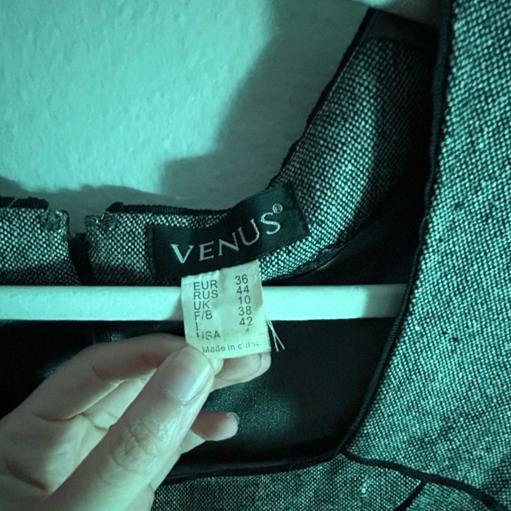 Venus Dress - Picture 2 of 3